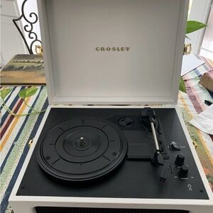 Crosley Black and White Vinyl Turntable